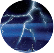Eine dramatische Szene eines Gewitters über einer Landschaft mit Windkraftanlagen.